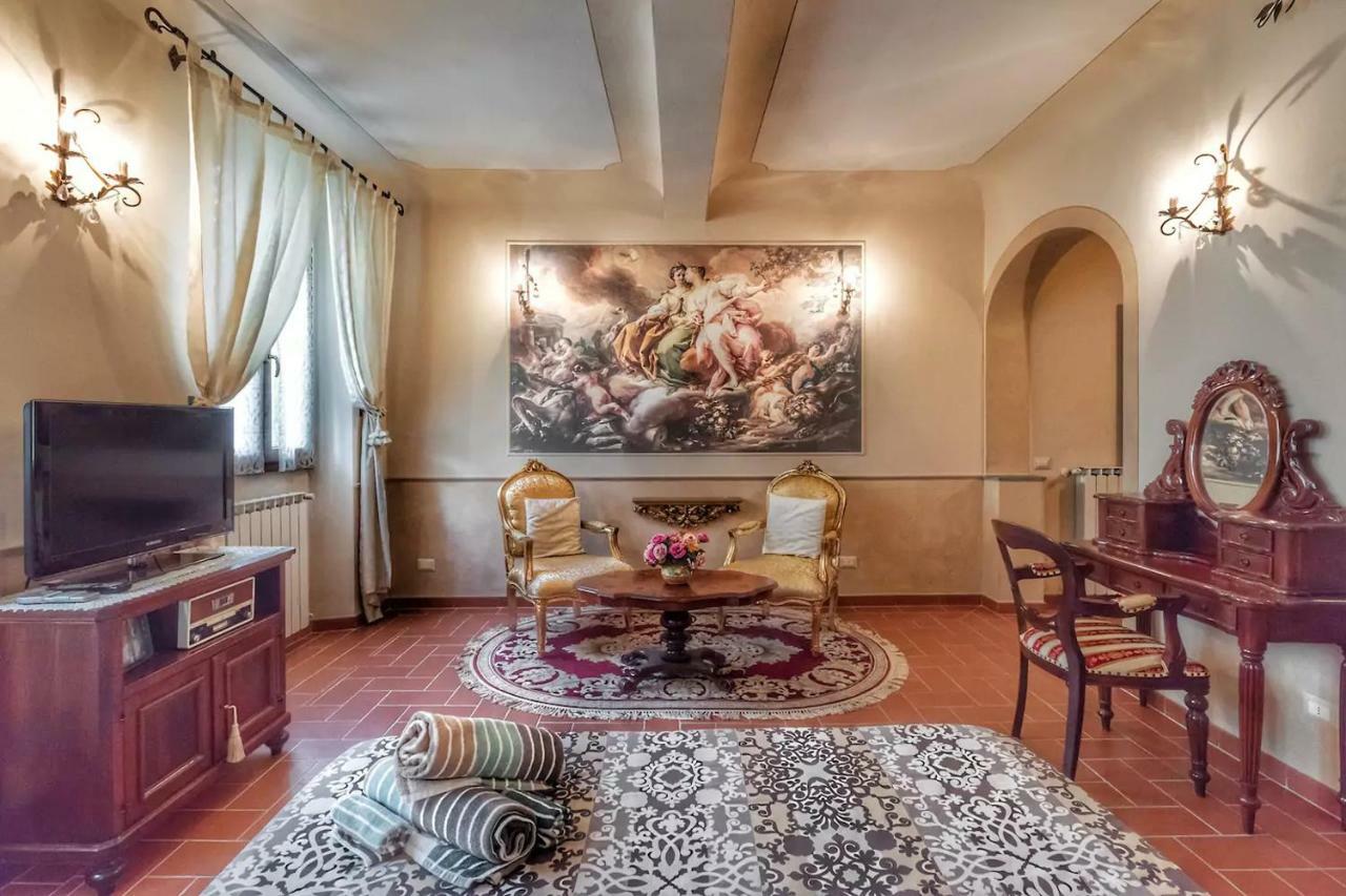 Classic Style In Center Florencia