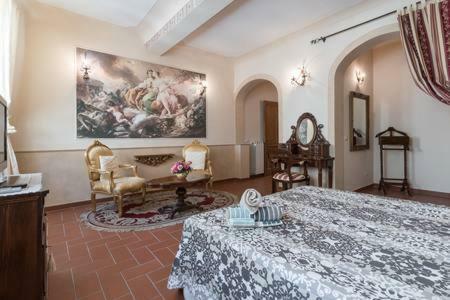 Classic Style In Center * Florencia